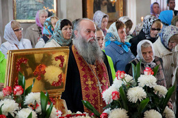 Более 1000 арзамасцев поклонились ковчегу с частицами мощей новомучеников
